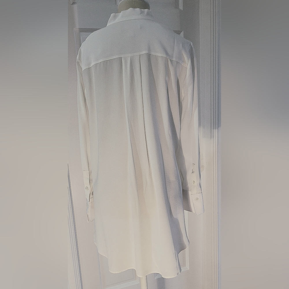 BANANA REPUBLIC NWOT white 100 % silk blouse. - Picture 3 of 10
